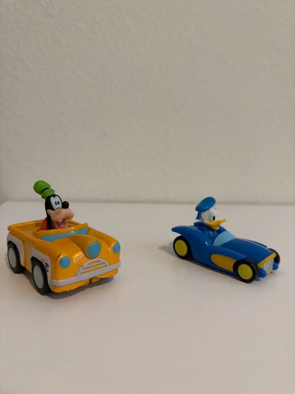 2 Disney Junior 2016 Diecast Donald's Funhouse & Pluto cars Mickey mouse